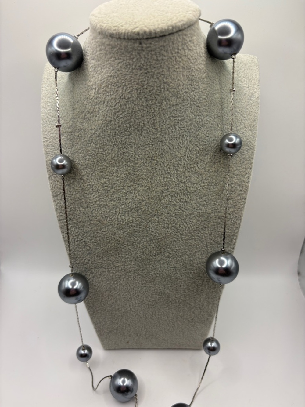 RMN Roman silver-tone faux pearl necklace large and small beads on a long chain